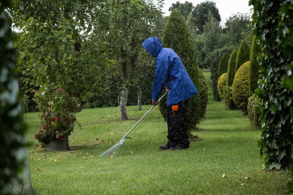 Gartenreinigung durch Lionsclean — professioneller Einsatz